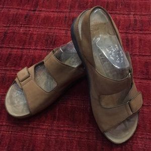 Teva Roma sandals, tan,size 7